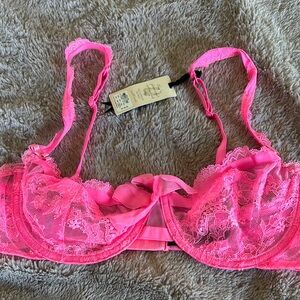 NWOT 36D VS HOT PINK DESIGNER COLLECTION Lace Underwire Bra in Neon Pink
